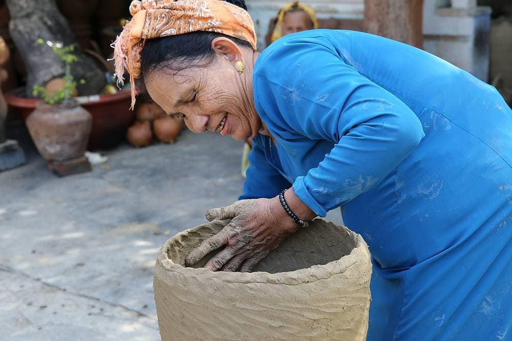 Nghệ thuật làm gốm của người Chăm được UNESCO ghi danh vào Danh sách di sản văn hóa phi vật thể cần bảo vệ khẩn cấp